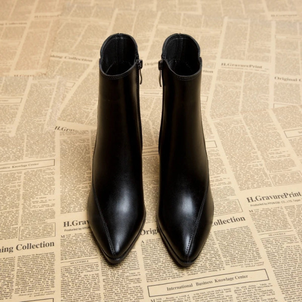 Outline Flow Boots